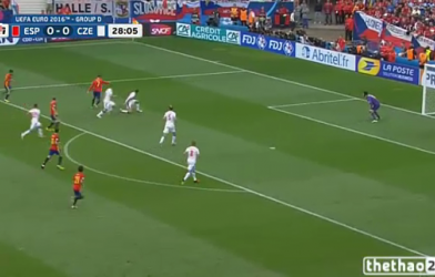 VIDEO: CH Séc suýt trả giá vì lỗi của trọng tài