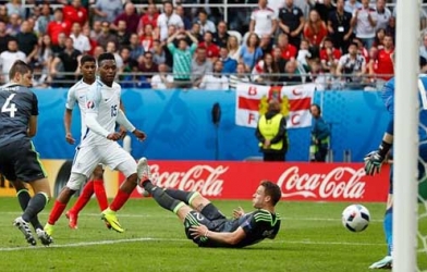 Sturridge tỏa sáng, tuyển Anh ngược dòng hạ xứ Wales