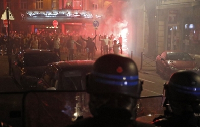 VIDEO: Ăn mừng ĐT Nga thua trận, 36 CĐV của Anh bị bắt giữ