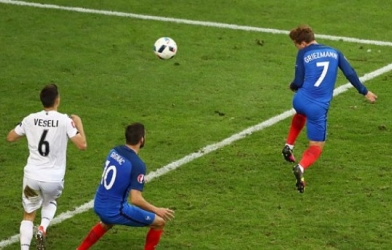 VIDEO: Griezmann đánh đầu mở tỷ số cho ĐT Pháp