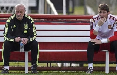 HLV Del Bosque lại nói về việc để Casillas dự bị