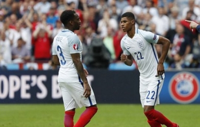 VIDEO: Màn ra mắt lịch sử của Marcus Rashford trước Xứ Wales