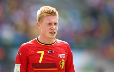 VIDEO: Pha đá phạt khó chịu của De Bruyne