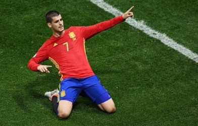 Hàng công tỏa sáng, Tây Ban Nha cầm chắc tấm vé đi tiếp