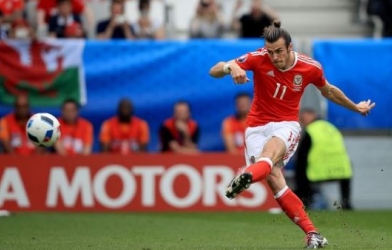 Nhật ký Euro 2016 ngày 21/6: Bale phủ nhận học sút phạt từ Ronaldo