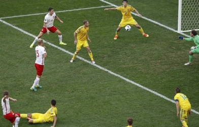 VIDEO: Tình huống dẫn đến bàn mở tỷ số của Ba Lan