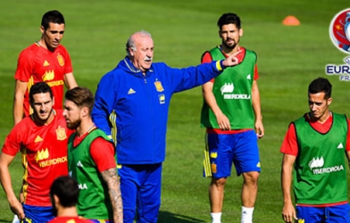 HLV Del Bosque đã có đấu pháp đánh bại Italia