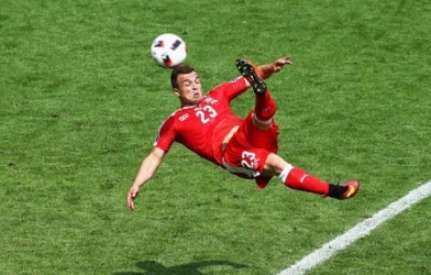 VIDEO: Siêu phẩm volley của Shaqiri gỡ hòa 1-1 cho Thụy Sĩ