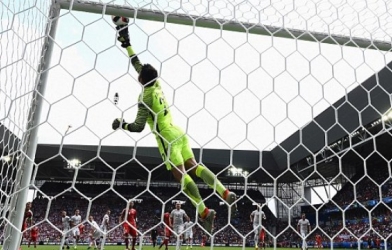 VIDEO: Fabianski bay người cứu thua xuất thần cho Ba Lan