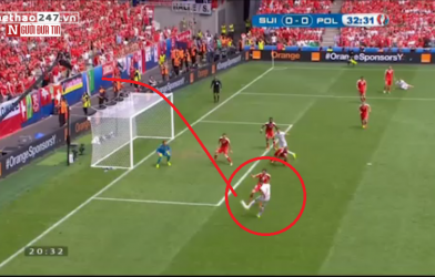 VIDEO: Arkadiusz Milik tiếp tục bỏ lỡ cơ hội mở tỷ số trận đấu