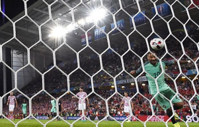 Người hùng Quaresma đưa Bồ Đào Nha vào tứ kết