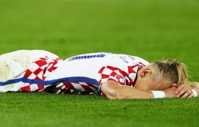 VIDEO: Cú volley thót tim của Vida ở phút 122