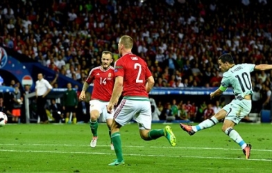 VIDEO: Hazard solo ghi bàn qua 3 cầu thủ Hungary