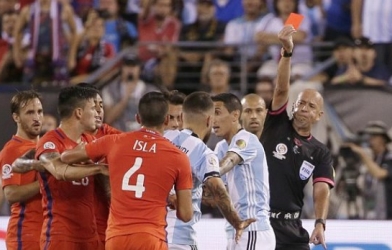 VIDEO: Chiếc thẻ đỏ trực tiếp của Marcos Rojo vs Chile