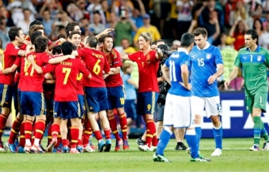 VIDEO: Những màn đối đầu đáng nhớ giữa Tây Ban Nha vs Italia tại Euro
