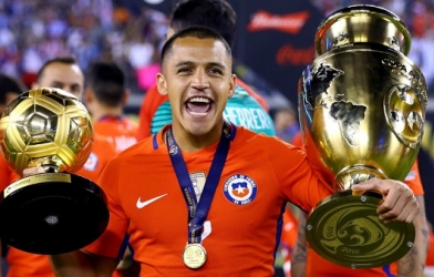 Alexis Sanchez khoe ảnh bầm dập sau trận Chung kết Copa America 2016