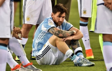 Tổng thống Argentina 'nài nỉ' Messi không giải nghệ