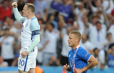 Wayne Rooney cân bằng kỉ lục của Beckham