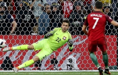 Ronaldo không dám xem đồng đội sút penalty