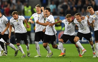 Đức tiến vào bán kết sau loạt sút luân lưu kịch tính