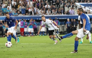 VIDEO: Bonucci ghi bàn gỡ hòa trên chấm 11m (Đức 1-1 Italia)