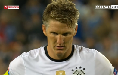 VIDEO: Pha sút pen căng thẳng quá mức của Schweinsteiger