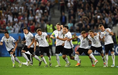 VIDEO: Quả pen quyết định giúp ĐT Đức vỡ òa trong niềm vui