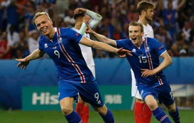 Nhờ EURO 2016, bóng đá Iceland và xứ Wales ‘đổi đời’
