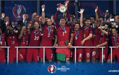 VIDEO: Bồ Đào Nha giương cao chiếc cúp vô địch Euro 2016