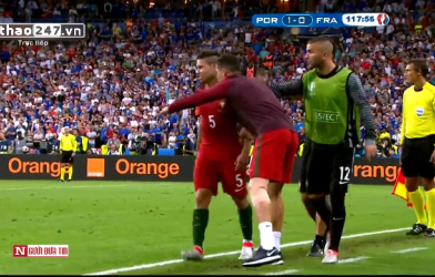 VIDEO: Ronaldo động viên đồng đội thi đấu trở lại sau chấn thương
