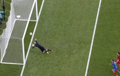 Pha cứu thua xuất sắc của Rui Patricio trước song sát Giroud - Griezmann