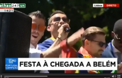 VIDEO: Ronaldo hát cực ngầu trong lễ ăn mừng chức vô địch Euro 2016