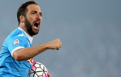 Juventus chiêu mộ thành công Higuain, MU mừng thầm