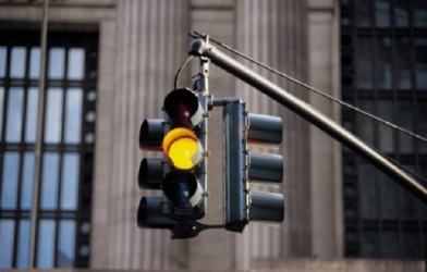 Phạt 2 triệu đồng khi ôtô phạm lỗi vượt đèn vàng từ 1/8