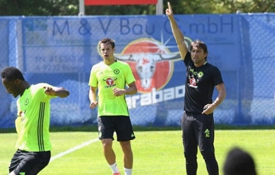 Oscar hé lộ đội hình thi đấu cực lạ của HLV Conte