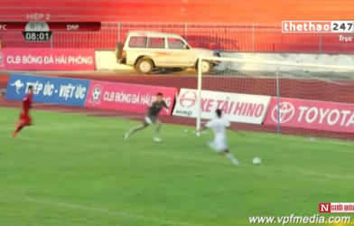 Pha bóng sút ra ngoài còn khó hơn sút vào của cầu thủ Đà Nẵng