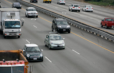 Rẽ, chuyển làn không xi-nhan phương tiện bị phạt bao nhiêu?