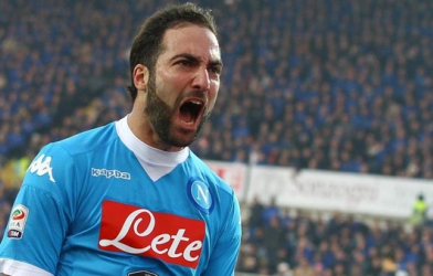 Lộ diện siêu tiền đạo sẽ thay thế Higuain