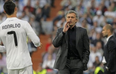 Ronaldo 'phản pháo' thầy cũ Mourinho sau khi bị chỉ trích