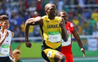 VIDEO: Usain Bolt về nhất vòng loại 100m (Olympic 2016)