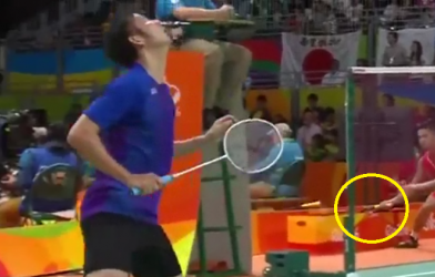 VIDEO: VĐV đổi vợt khi đang thi đấu là điều bình thường trong cầu lông