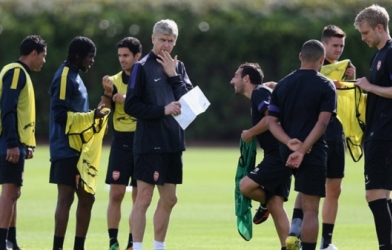 Arsenal chia tay thêm cầu thủ