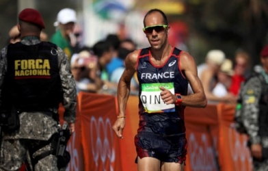 VIDEO: Kỷ lục gia bị tiêu chảy vẫn cố hoàn thành 50 km đi bộ