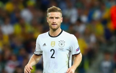 Valencia trả lời Arsenal về vụ Shkodran Mustafi