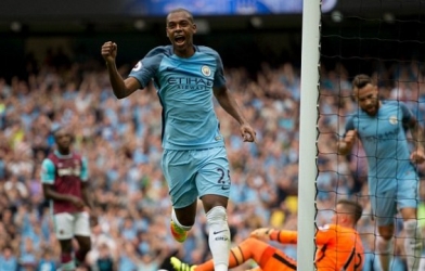VIDEO: Fernandinho bật cao đánh đầu nâng tỷ số lên 2-0 cho Man City