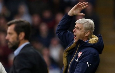 HLV Wenger bị nghi có xung đột với các học trò