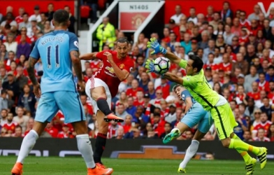 VIDEO: Ibrahimovic rút ngắn tỷ số xuống còn 1-2 cho Man Utd