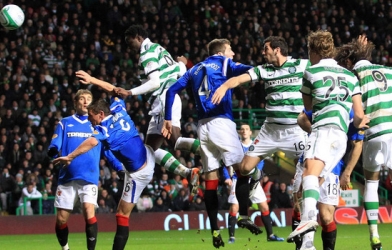 Fan chế giễu đối thủ bằng búp bê người lớn, Celtic bị trả thù