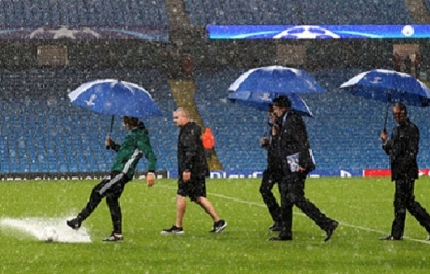 Trận đấu giữa Man City và Gladbach bị hủy bỏ vì thời tiết xấu