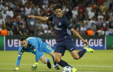 VIDEO: 4 pha bóng chân gỗ của Cavani trước khung thành Arsenal